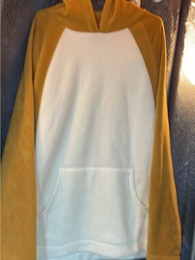 Footlocker 2XL “teddy bear “
Hoodie